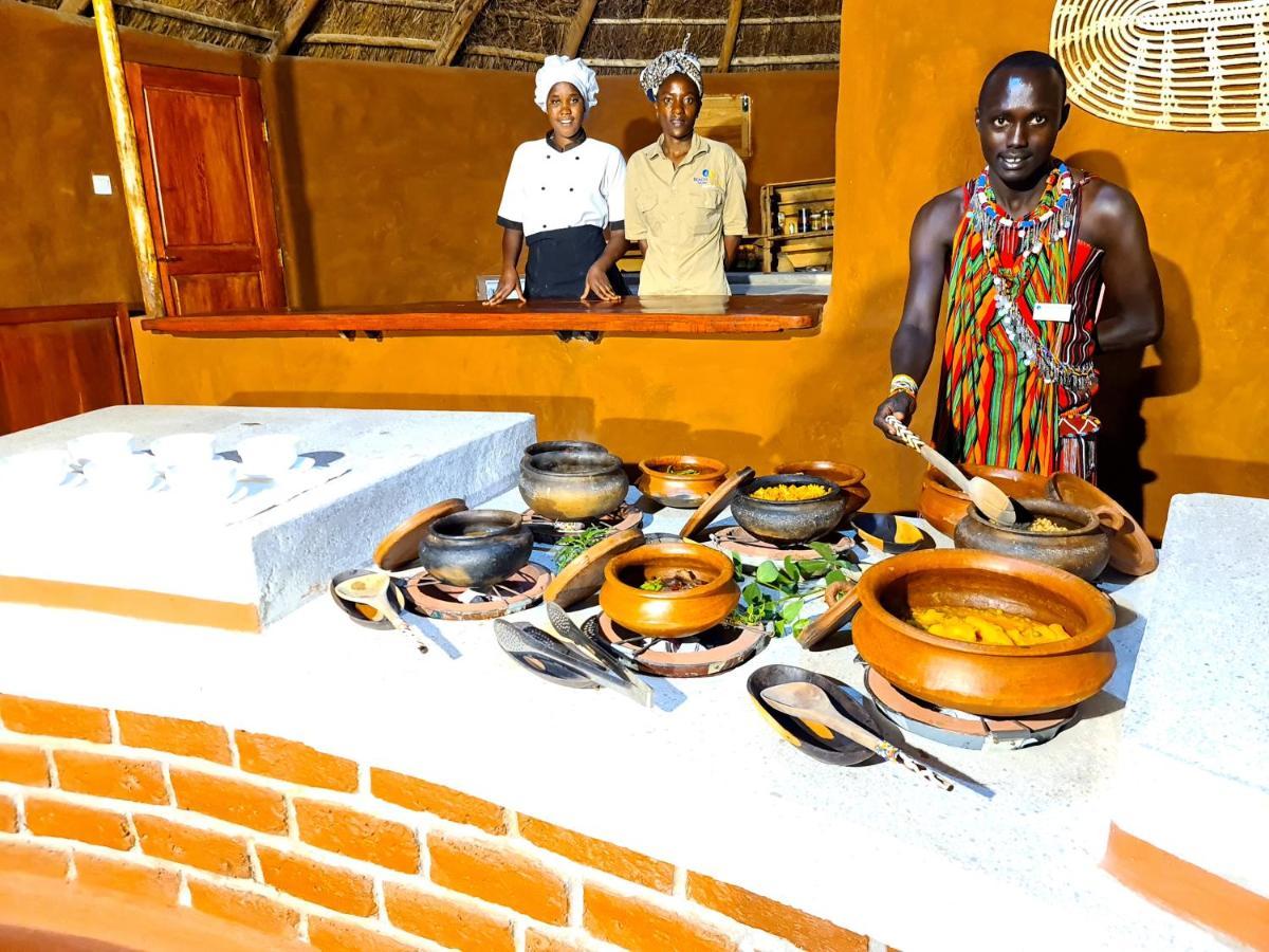 Africa Safari Maasai Boma Villa Серенгети Екстериор снимка